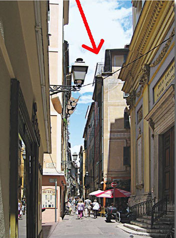 Tæt på kirken, Eglise du Gesù, og midt i Nice gamle bydel, Vieux Nice