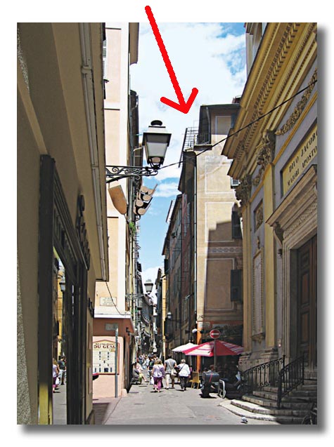 Tæt på kirken, Eglise du Gesù, og midt i Nice gamle bydel, Vieux Nice