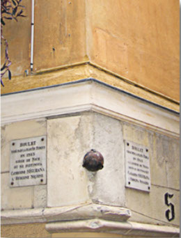 der er spændende historier over alt i Vieux Nice