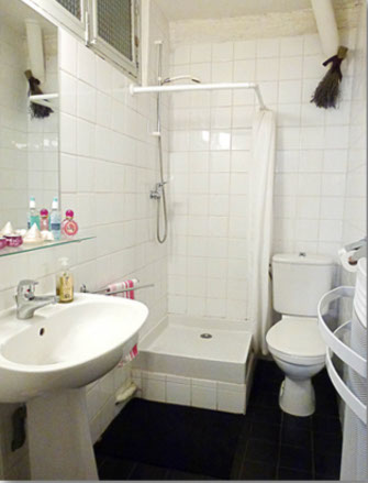 Toilet og brusebad i lejligheden i Nice gamle bydel